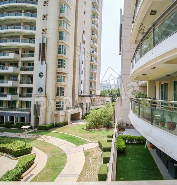 dlf the aralias apartment